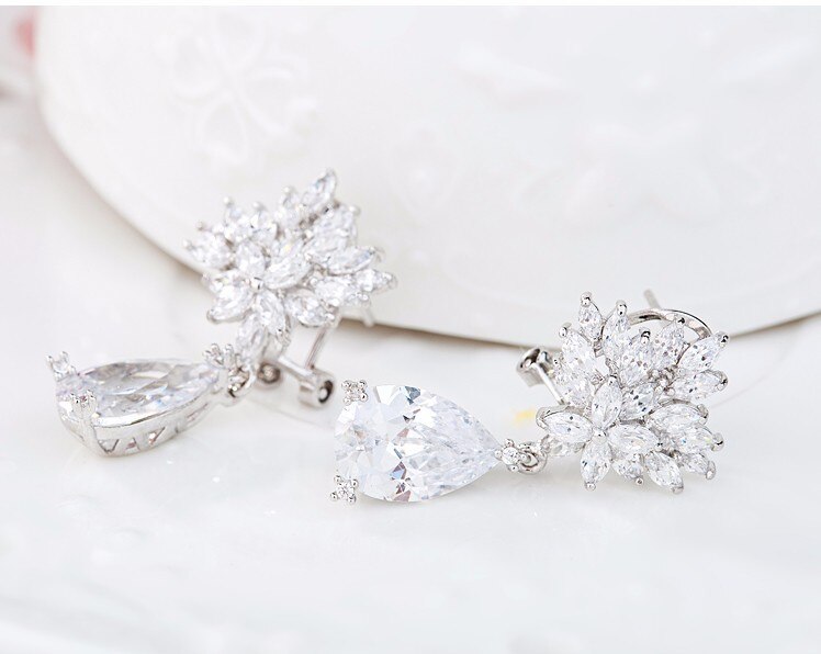 Women's Luxury Earrings and Necklace Jewelry Set