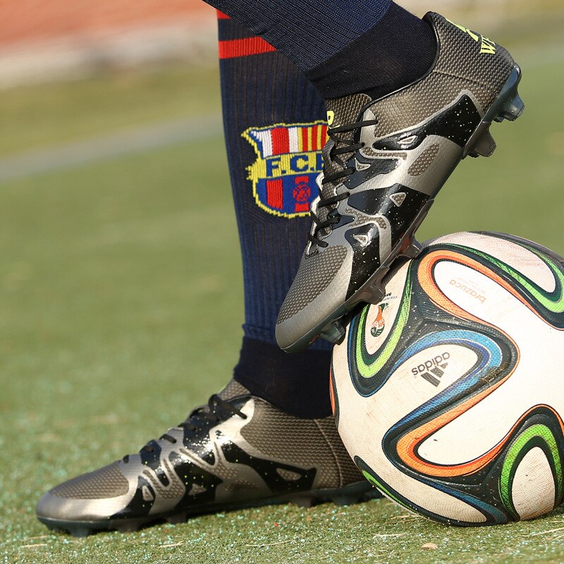 Fashion Long Spike Low Top Football Shoes