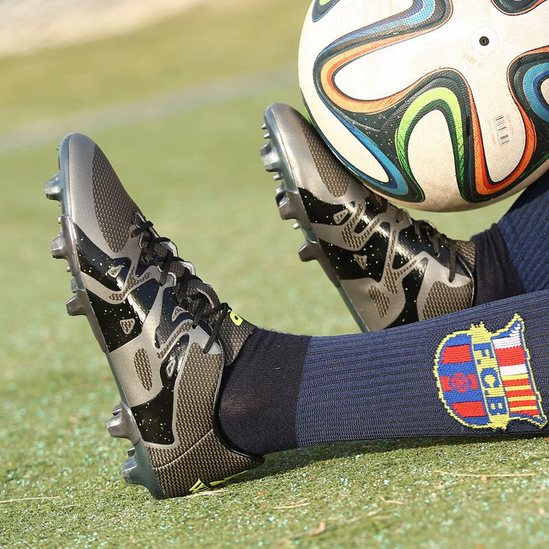 Fashion Long Spike Low Top Football Shoes